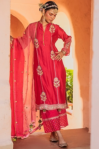 Rani Pink Embroidered Kurta Set by House of Dasmaya