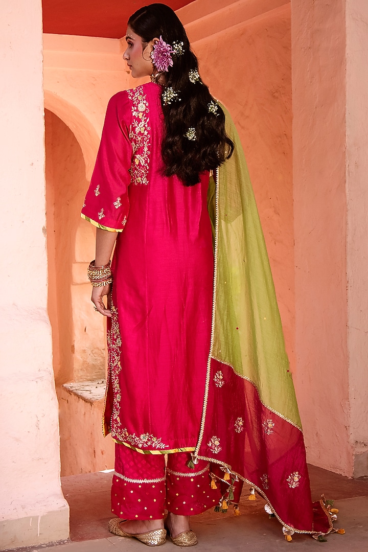 Rani Pink Zari Embroidered Kurta Set by House of Dasmaya at Pernia's Pop Up Shop