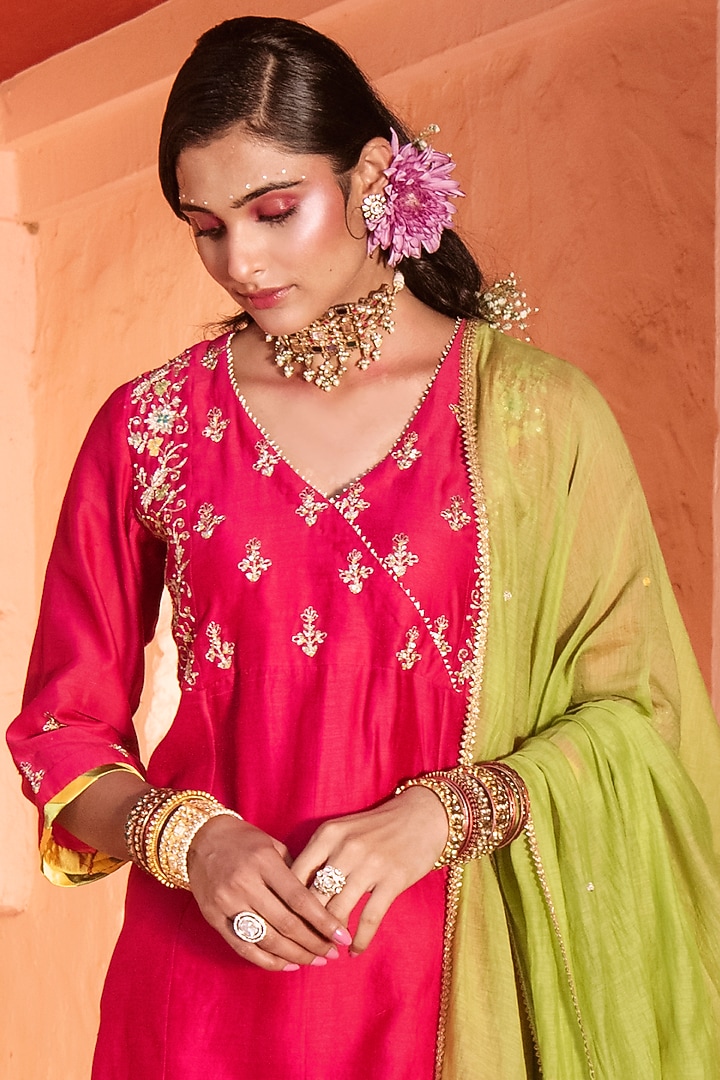 Rani Pink Zari Embroidered Kurta Set by House of Dasmaya at Pernia's Pop Up Shop
