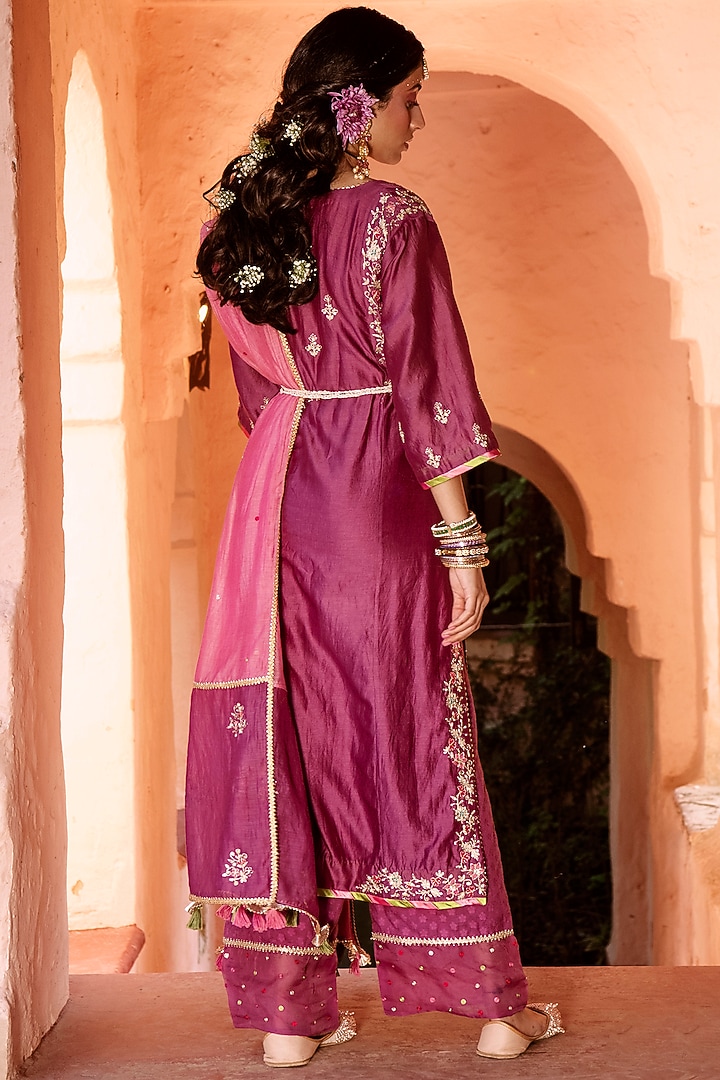 Purple Zari Embroidered Kurta Set by House of Dasmaya at Pernia's Pop Up Shop
