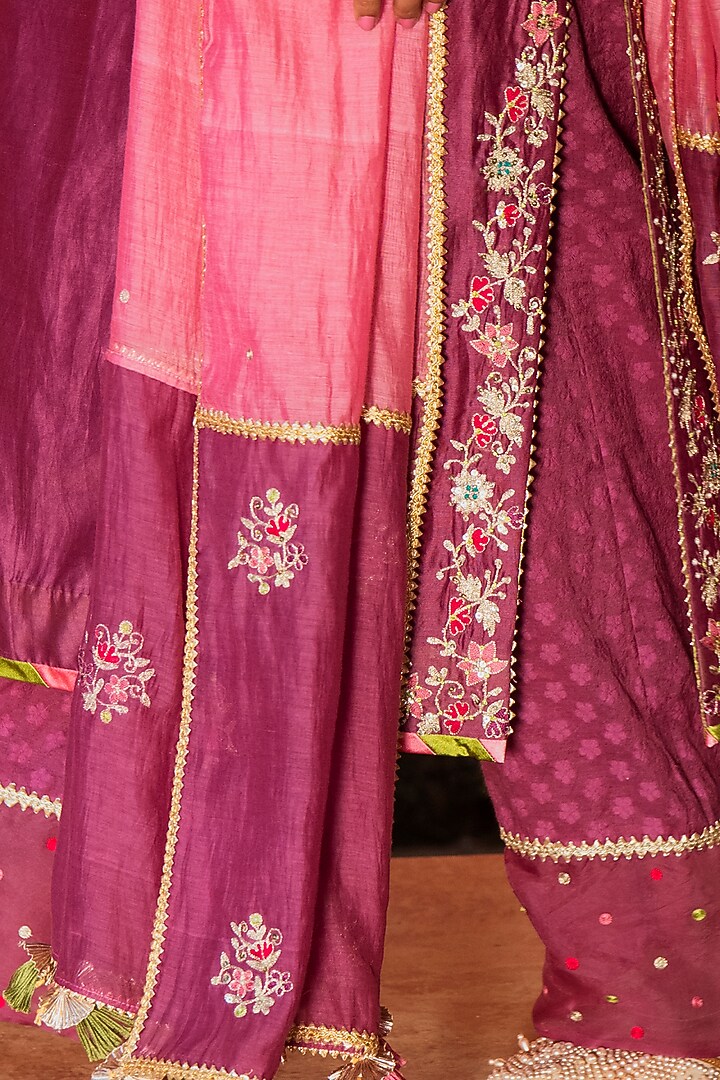 Purple Zari Embroidered Kurta Set by House of Dasmaya at Pernia's Pop Up Shop