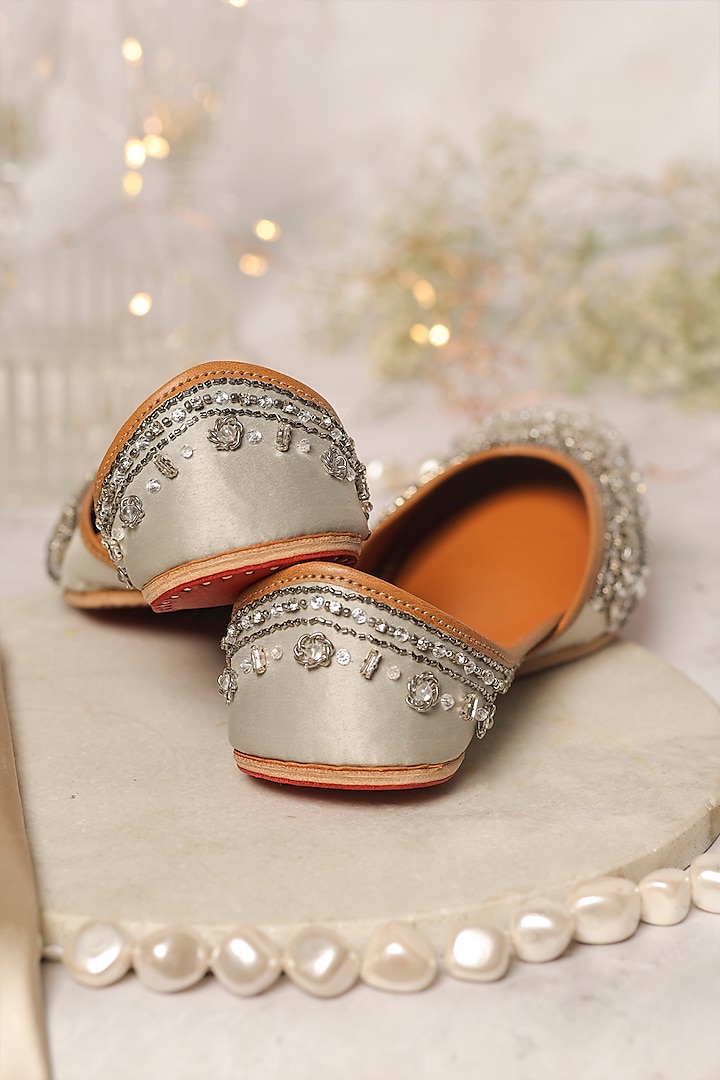 Silver Shimmer Banana Crepe Embroidered Juttis by House of Vian at Pernia's Pop Up Shop