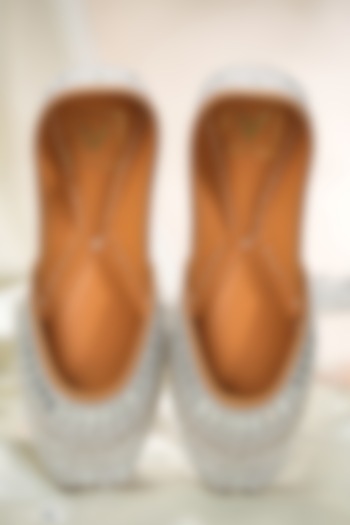 Silver Suede Cutdana Embroidered Juttis by House of Vian at Pernia's Pop Up Shop