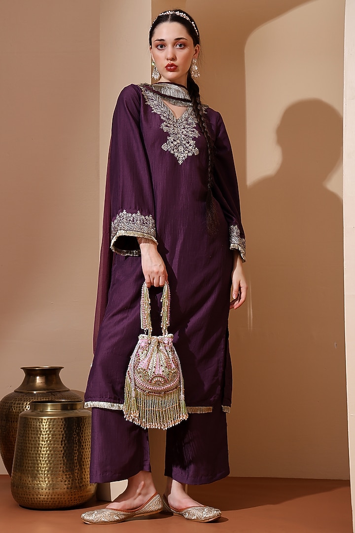 White Velvet Pearl Embroidered Potli Bag by House of Webhin at Pernia's Pop Up Shop