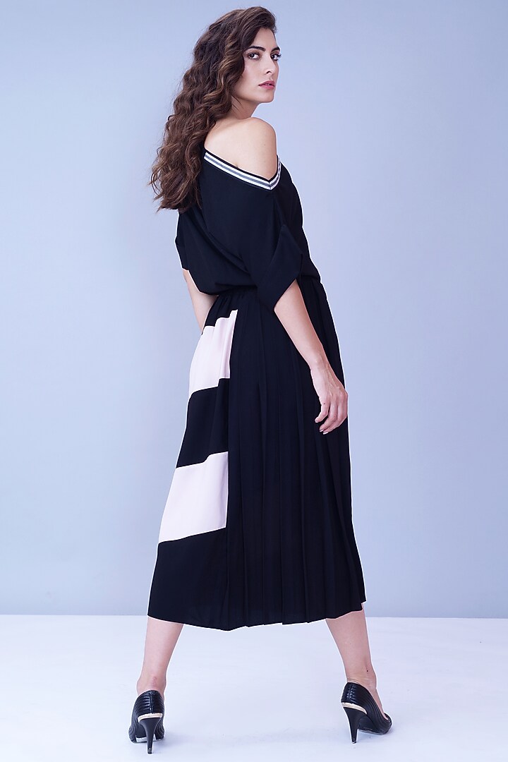 Black & Powder Pink Off Shoulder Vacation Dress by House of Behram at Pernia's Pop Up Shop