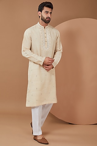 Off-White Matka Hand Embroidered Kurta Set by HEER RANJHA