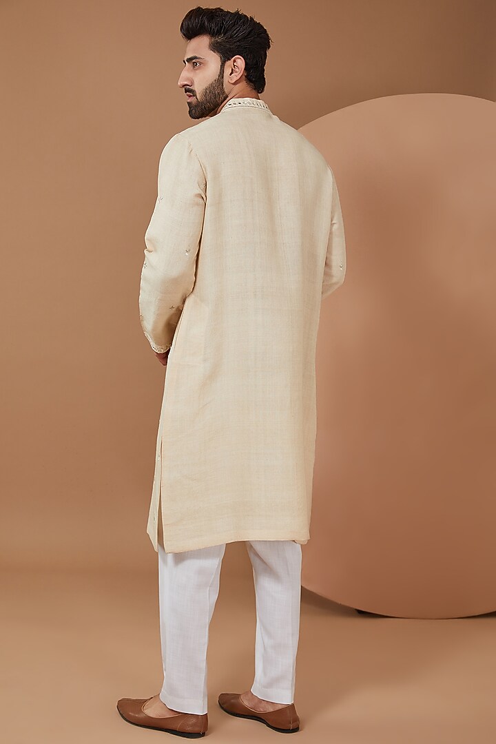 Off-White Matka Hand Embroidered Kurta Set by HEER RANJHA at Pernia's Pop Up Shop
