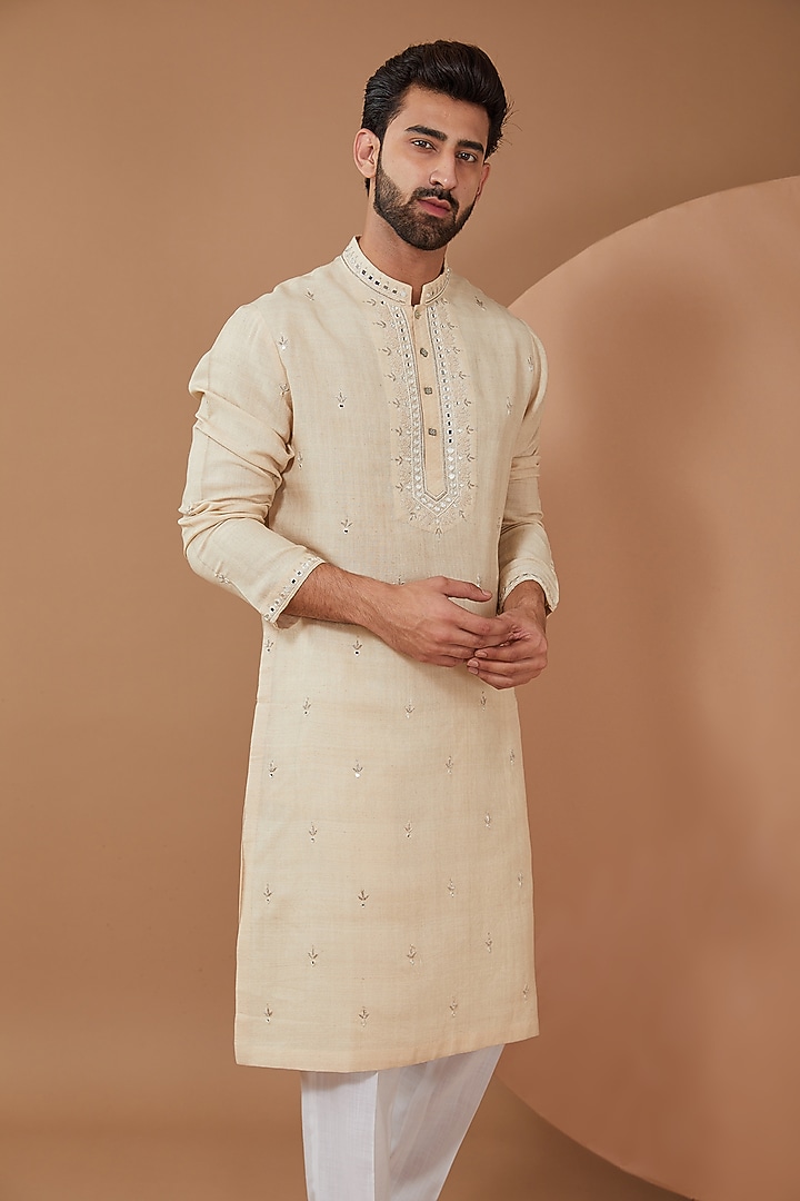 Off-White Matka Hand Embroidered Kurta Set by HEER RANJHA at Pernia's Pop Up Shop