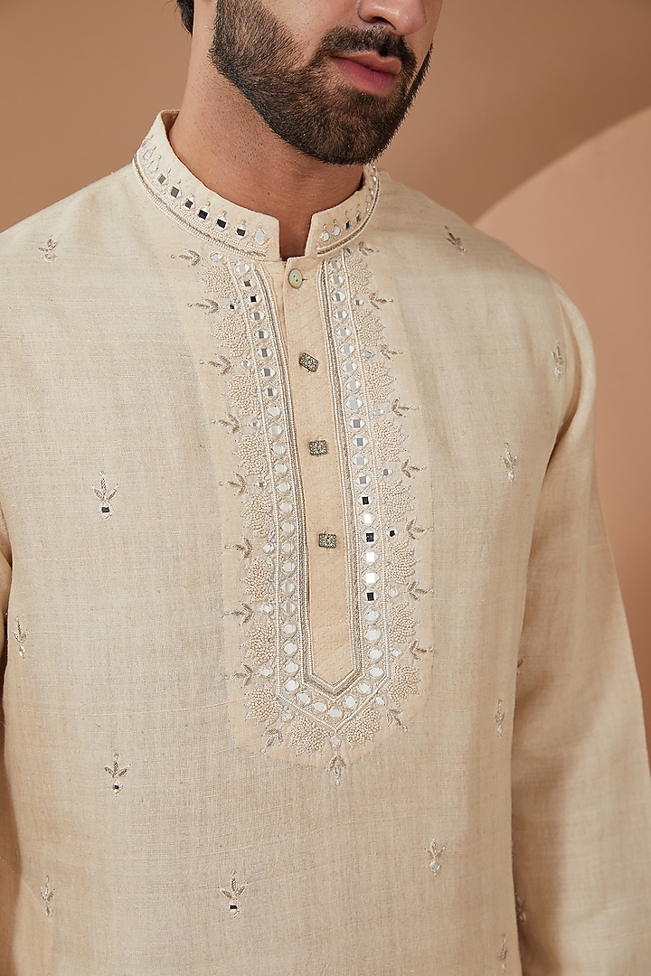 Off-White Matka Hand Embroidered Kurta Set by HEER RANJHA at Pernia's Pop Up Shop