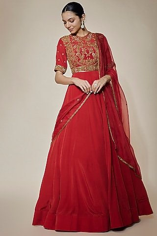 Fuchsia Crepe & Organza Dabka Embroidered Anarkali Set by HOUSE OF MAANSHREE
