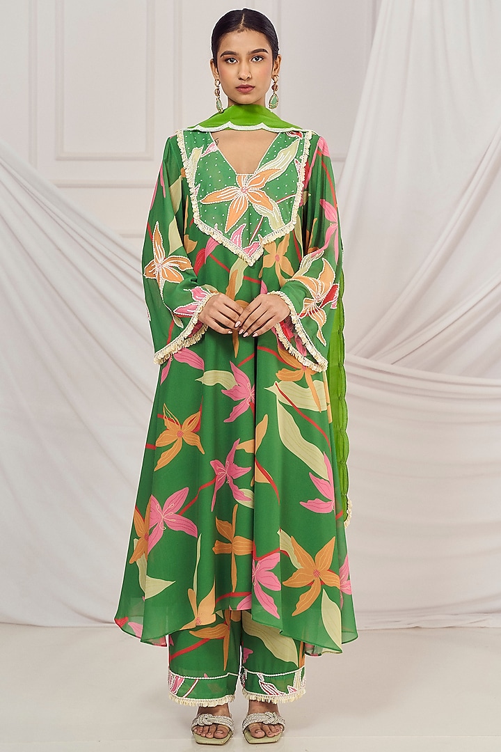 Leaf Green Georgette Floral Printed Kurta Set by Harshita Singhvi at Pernia's Pop Up Shop