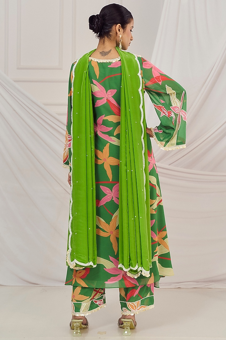 Leaf Green Georgette Floral Printed Kurta Set by Harshita Singhvi at Pernia's Pop Up Shop