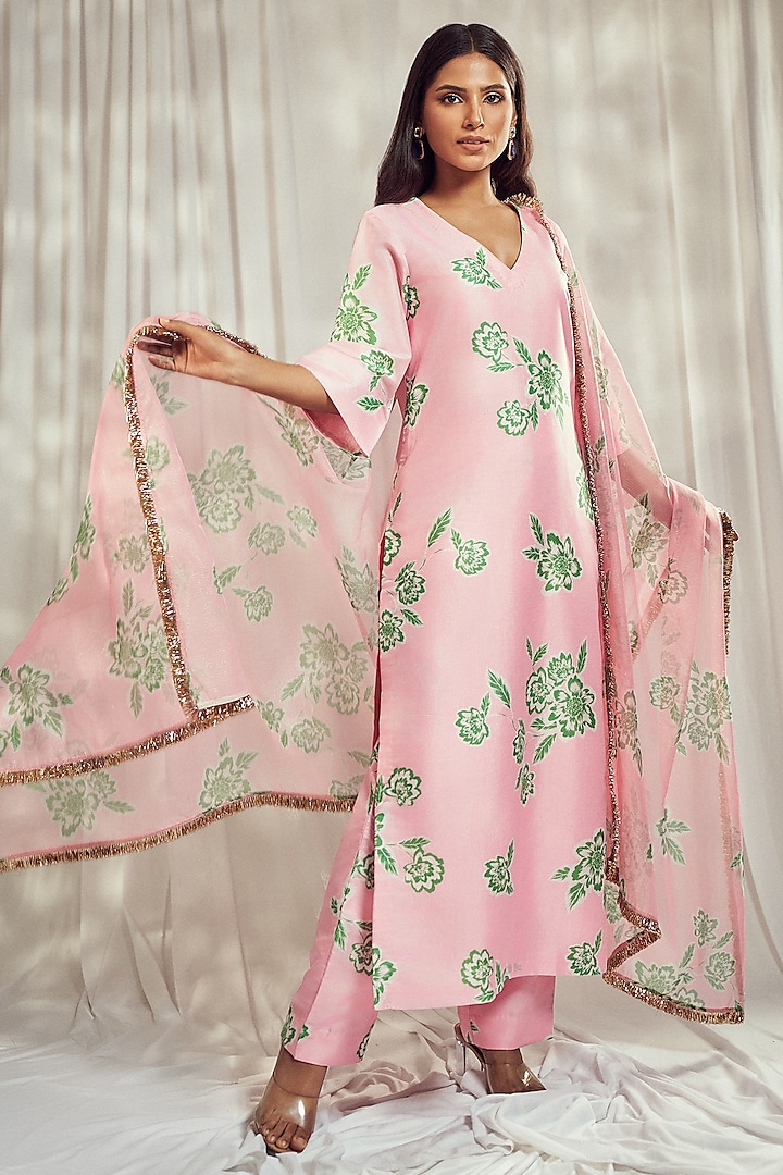 Baby Pink Tuscan Pink Floral Printed Kurta Set by Harshita Singhvi at Pernia's Pop Up Shop