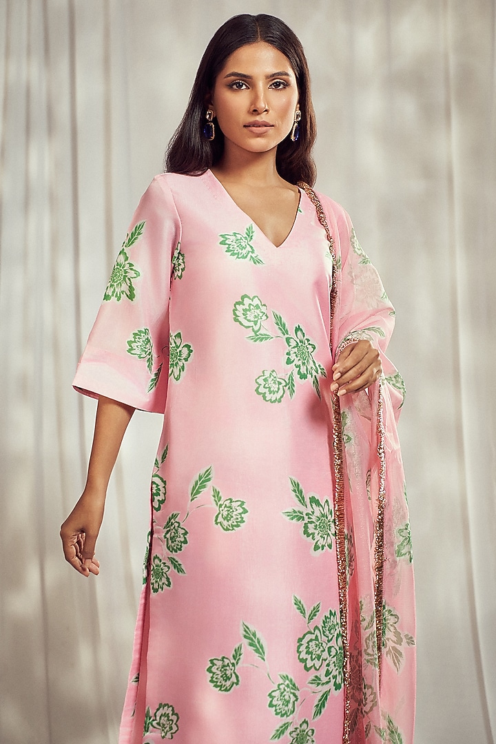Baby Pink Tuscan Pink Floral Printed Kurta Set by Harshita Singhvi at Pernia's Pop Up Shop