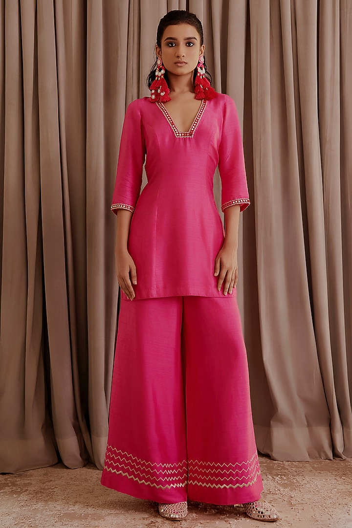Hot Pink Silk Mirror & Kasab Embroidered Kurta Set by Harshita Singhvi at Pernia's Pop Up Shop