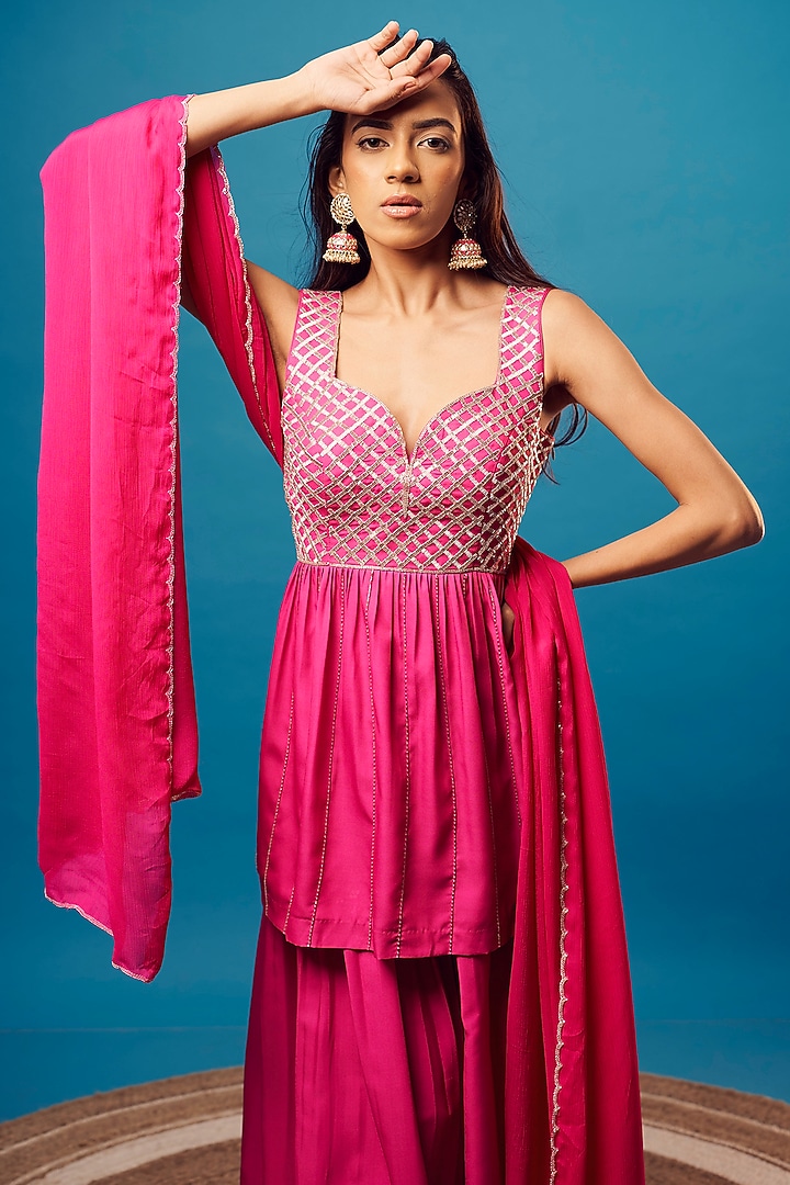 Pink French Crepe Salli Embroidered Kurta Set by Harshita Singhvi at Pernia's Pop Up Shop