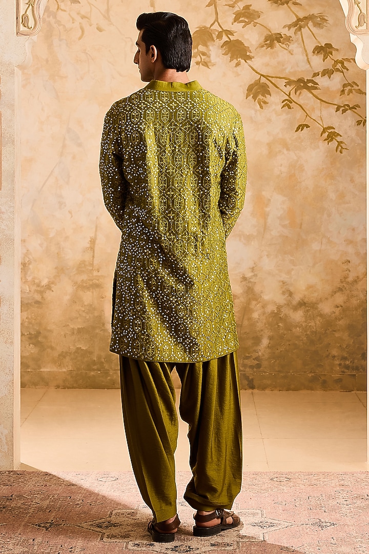 Mehendi Green Chanderi Resham Embroidered Kurta Set by NITIKA GUJRAL MEN at Pernia's Pop Up Shop