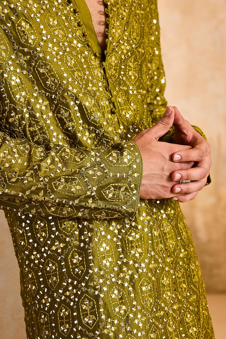 Mehendi Green Chanderi Resham Embroidered Kurta Set by NITIKA GUJRAL MEN at Pernia's Pop Up Shop