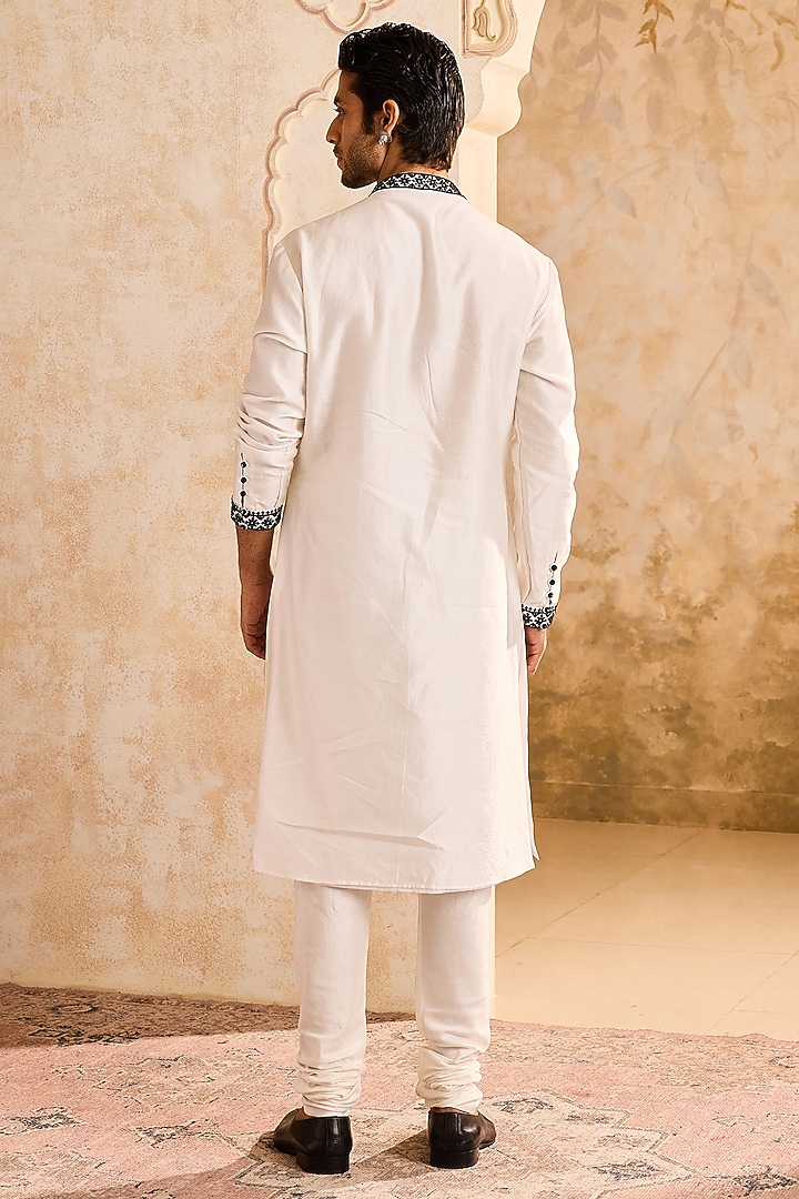 White Chanderi Resham Embellished Angrakha Kurta Set by NITIKA GUJRAL MEN at Pernia's Pop Up Shop