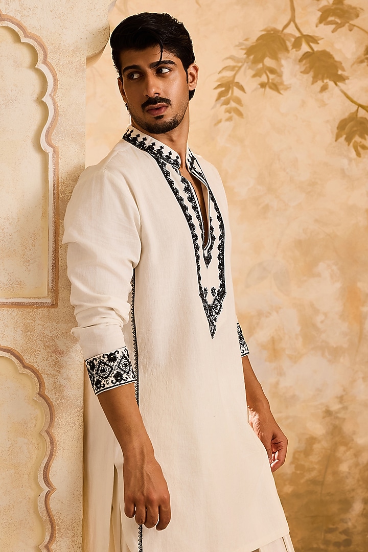 White Linen Resham Embellished Kurta Set by NITIKA GUJRAL MEN at Pernia's Pop Up Shop
