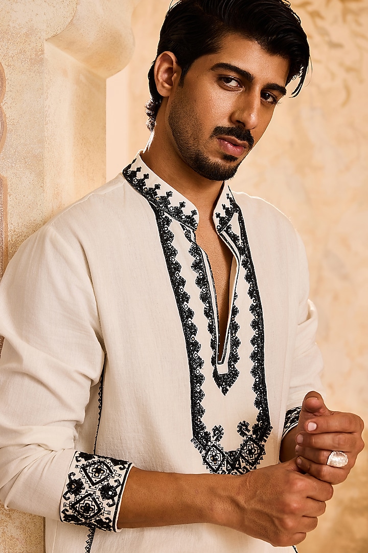 White Linen Resham Embellished Kurta Set by NITIKA GUJRAL MEN at Pernia's Pop Up Shop