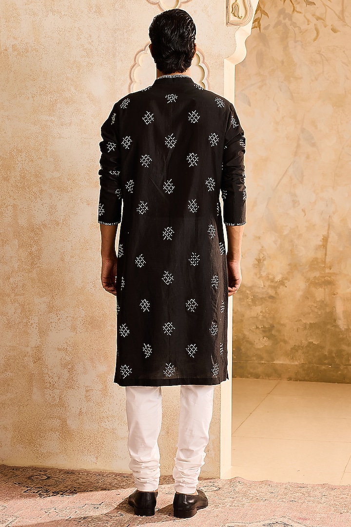Black Chanderi Resham Embroidered Kurta Set by NITIKA GUJRAL MEN at Pernia's Pop Up Shop
