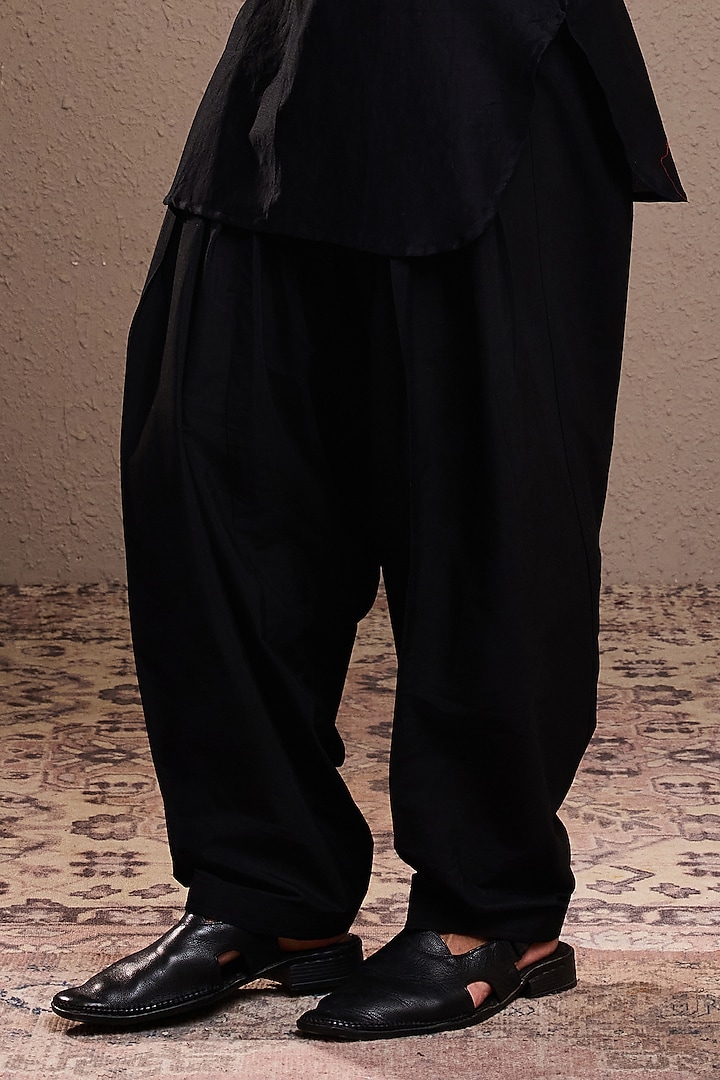 Black Chanderi Sequins Embroidered Kurta Set by NITIKA GUJRAL MEN at Pernia's Pop Up Shop