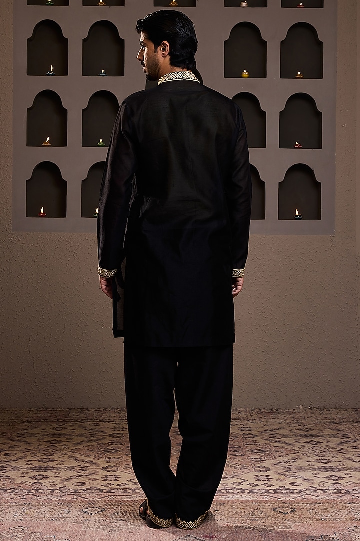 Black Chanderi Resham Embroidered Kurta Set by NITIKA GUJRAL MEN at Pernia's Pop Up Shop