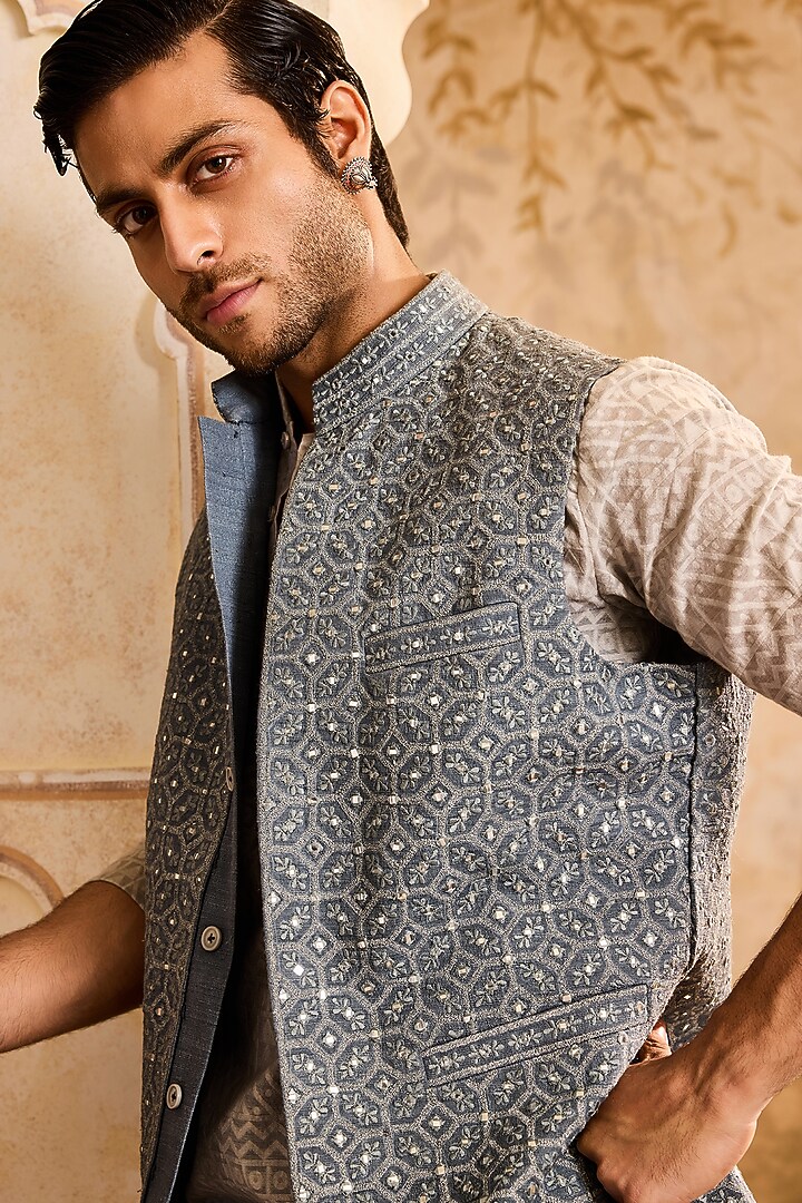 Grey Raw Silk Resham Embroidered Bundi Jacket Set by NITIKA GUJRAL MEN at Pernia's Pop Up Shop