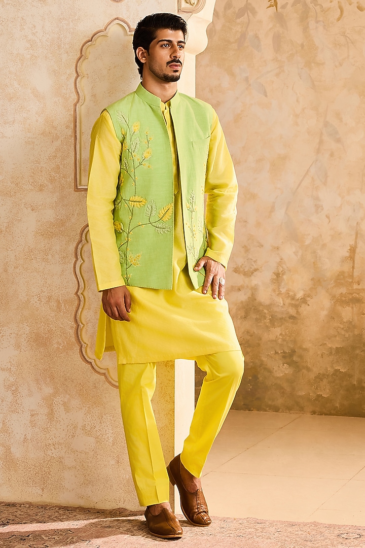 Green Linen 3D Floral Embroidered Bundi Jacket Set by NITIKA GUJRAL MEN at Pernia's Pop Up Shop