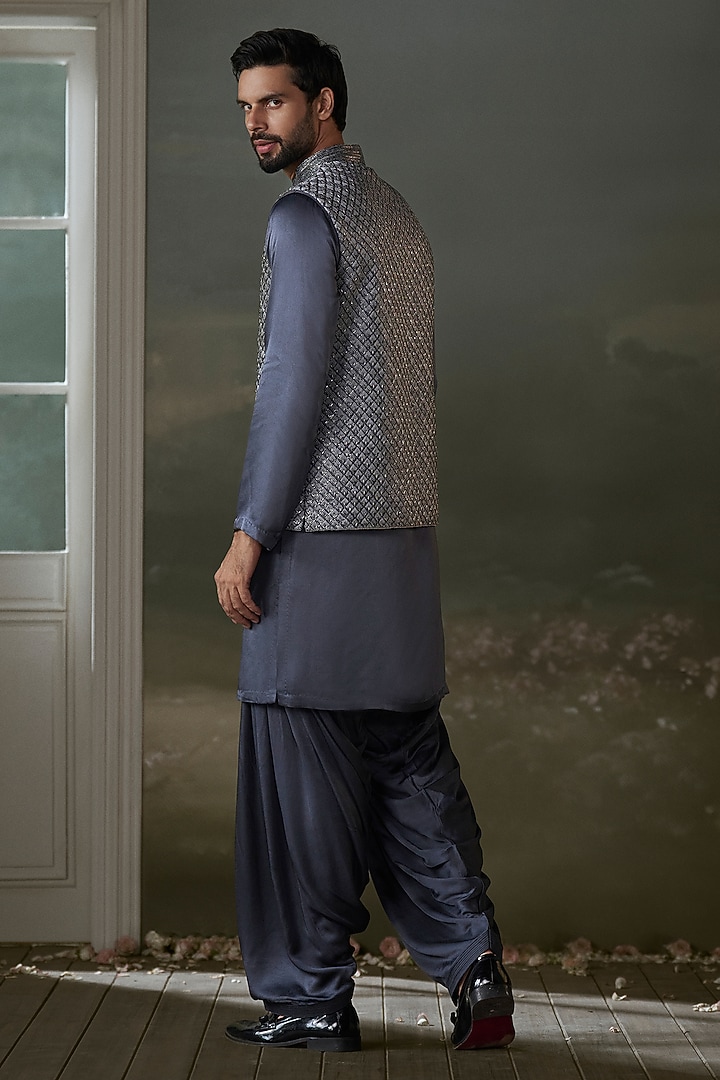 Grey Raw Silk Resham Embroidered Bundi Jacket Set by NITIKA GUJRAL MEN at Pernia's Pop Up Shop