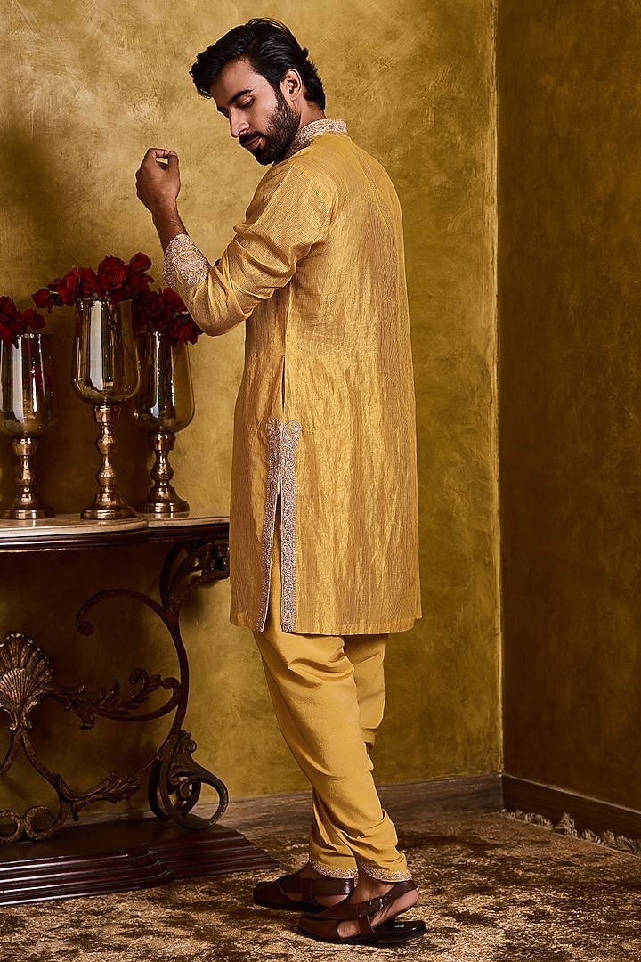 Mustard Tissue Chanderi Silk Applique Embroidered Kurta Set by NITIKA GUJRAL MEN at Pernia's Pop Up Shop