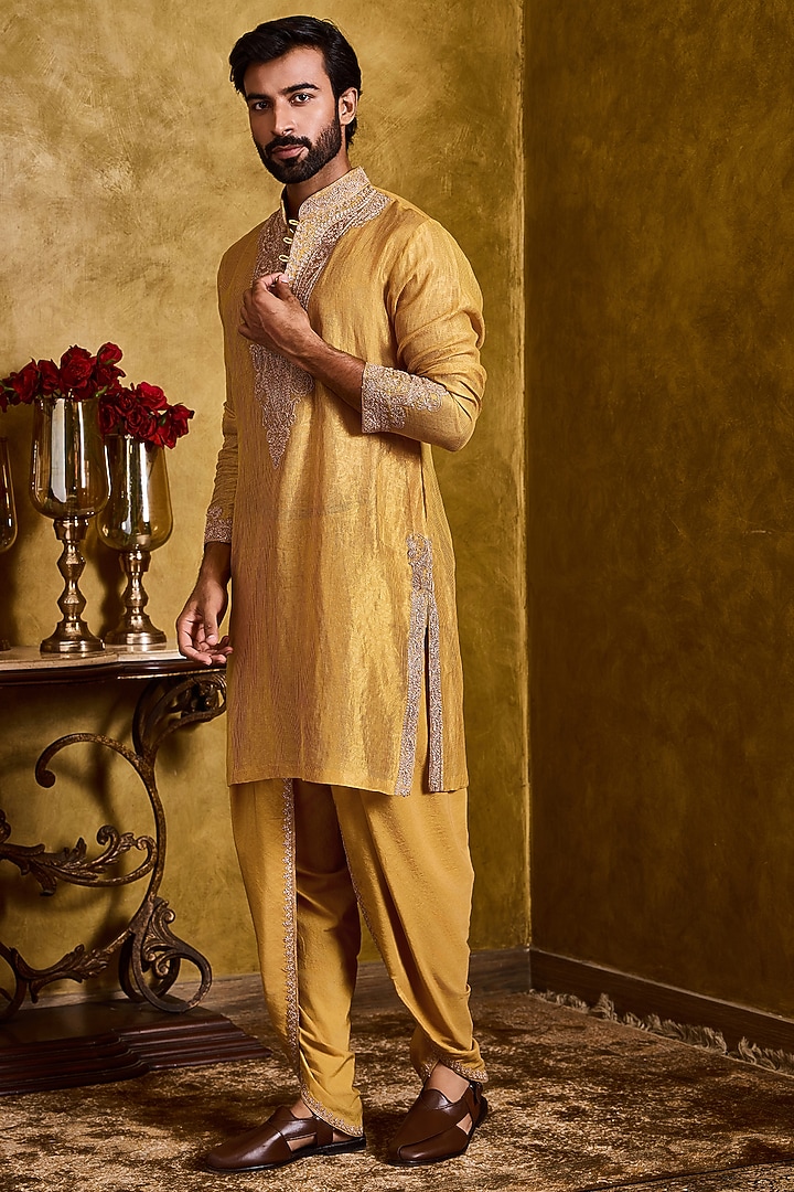 Mustard Tissue Chanderi Silk Applique Embroidered Kurta Set by NITIKA GUJRAL MEN at Pernia's Pop Up Shop