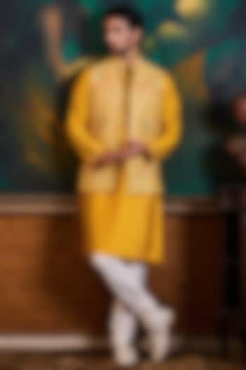 Lemon Yellow Raw Silk Resham Embroidered Bundi Set by Histori at Pernia's Pop Up Shop