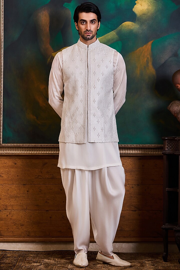 White Raw Silk Crystal Embroidered Bundi Set by Histori at Pernia's Pop Up Shop