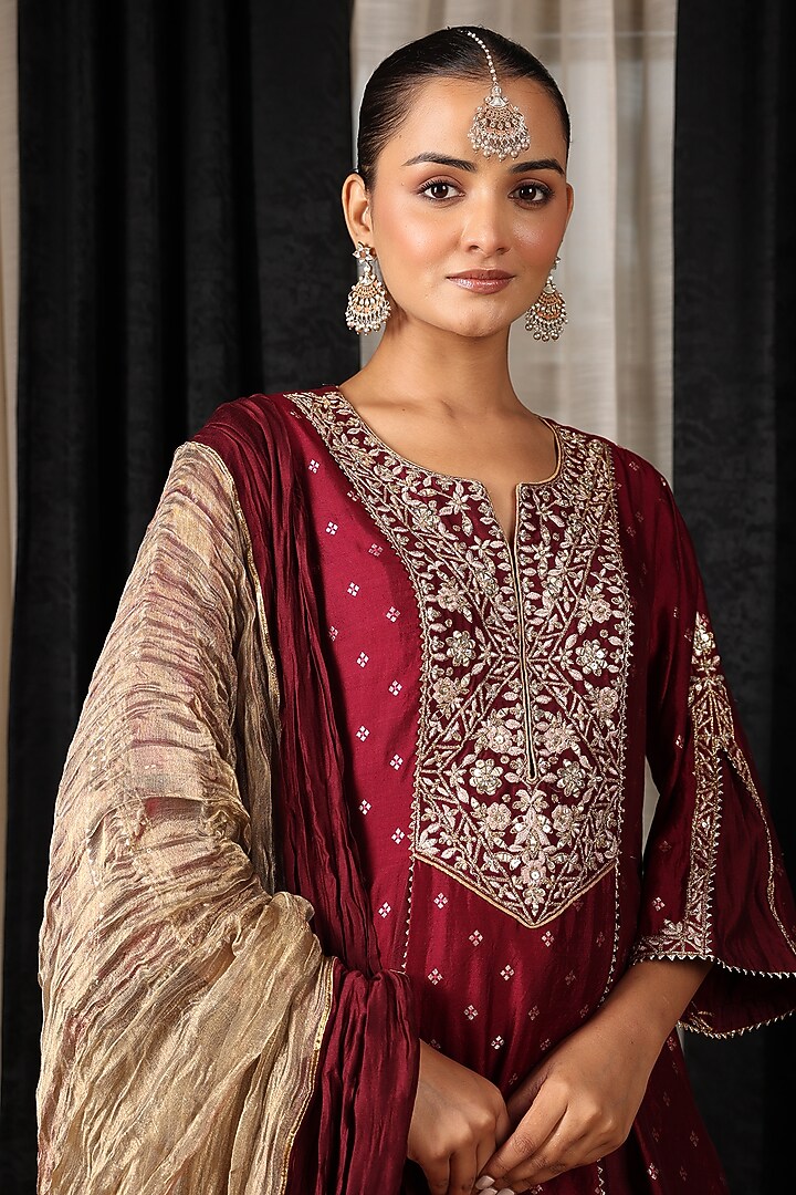 Maroon Banarasi Chanderi Hand & Machine Embroidered Kurta Set by House of Supriya at Pernia's Pop Up Shop