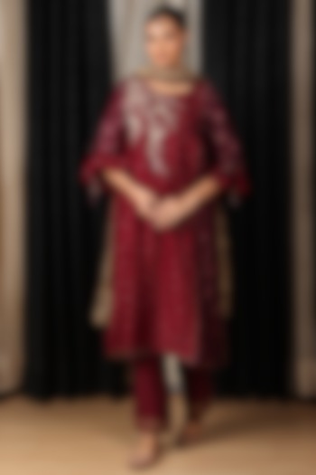 Maroon Banarasi Chanderi Machine Embroidered Kurta Set by House of Supriya at Pernia's Pop Up Shop