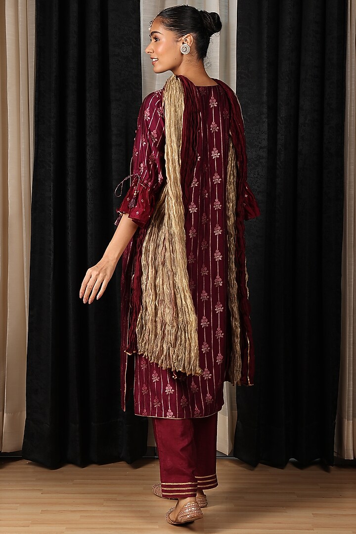 Maroon Banarasi Chanderi Machine Embroidered Kurta Set by House of Supriya at Pernia's Pop Up Shop