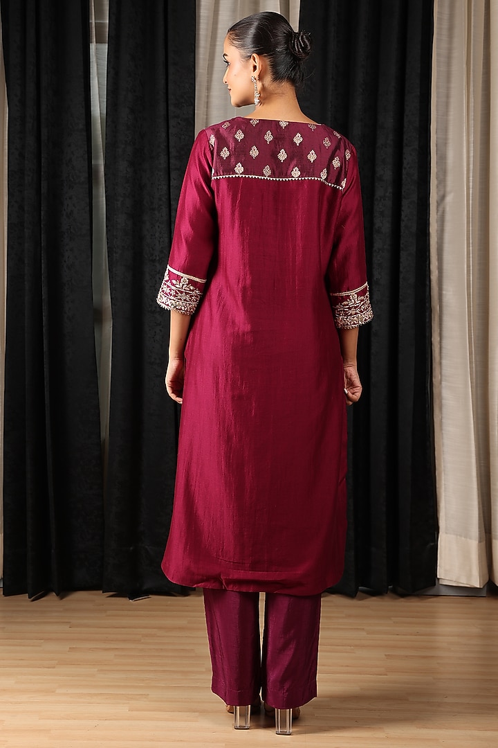 Maroon Banarasi Chanderi Hand & Machine Embroidered Kurta Set by House of Supriya at Pernia's Pop Up Shop