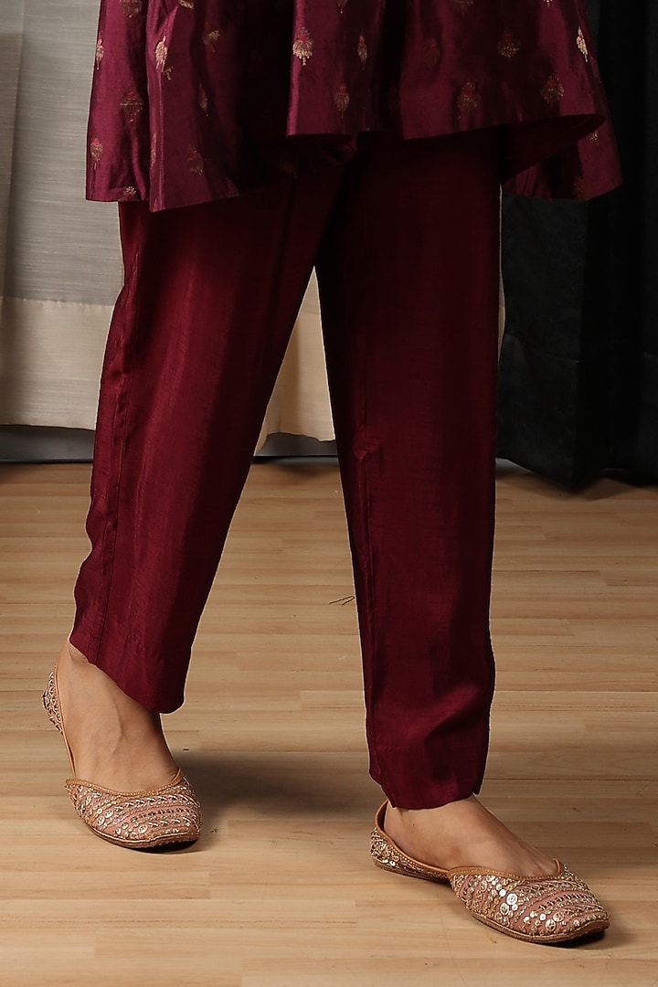 Maroon Banarasi Chanderi Hand & Machine Embroidered Kurta Set by House of Supriya at Pernia's Pop Up Shop