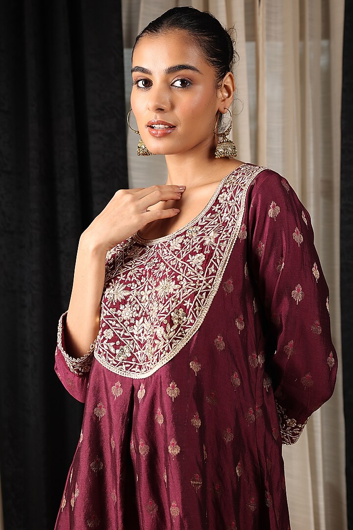 Maroon Banarasi Chanderi Hand & Machine Embroidered Kurta Set by House of Supriya at Pernia's Pop Up Shop