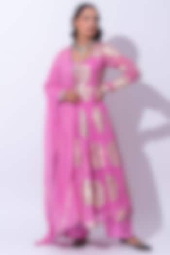 Pink Georgette Jacquard Kurta Set by HUMDUM