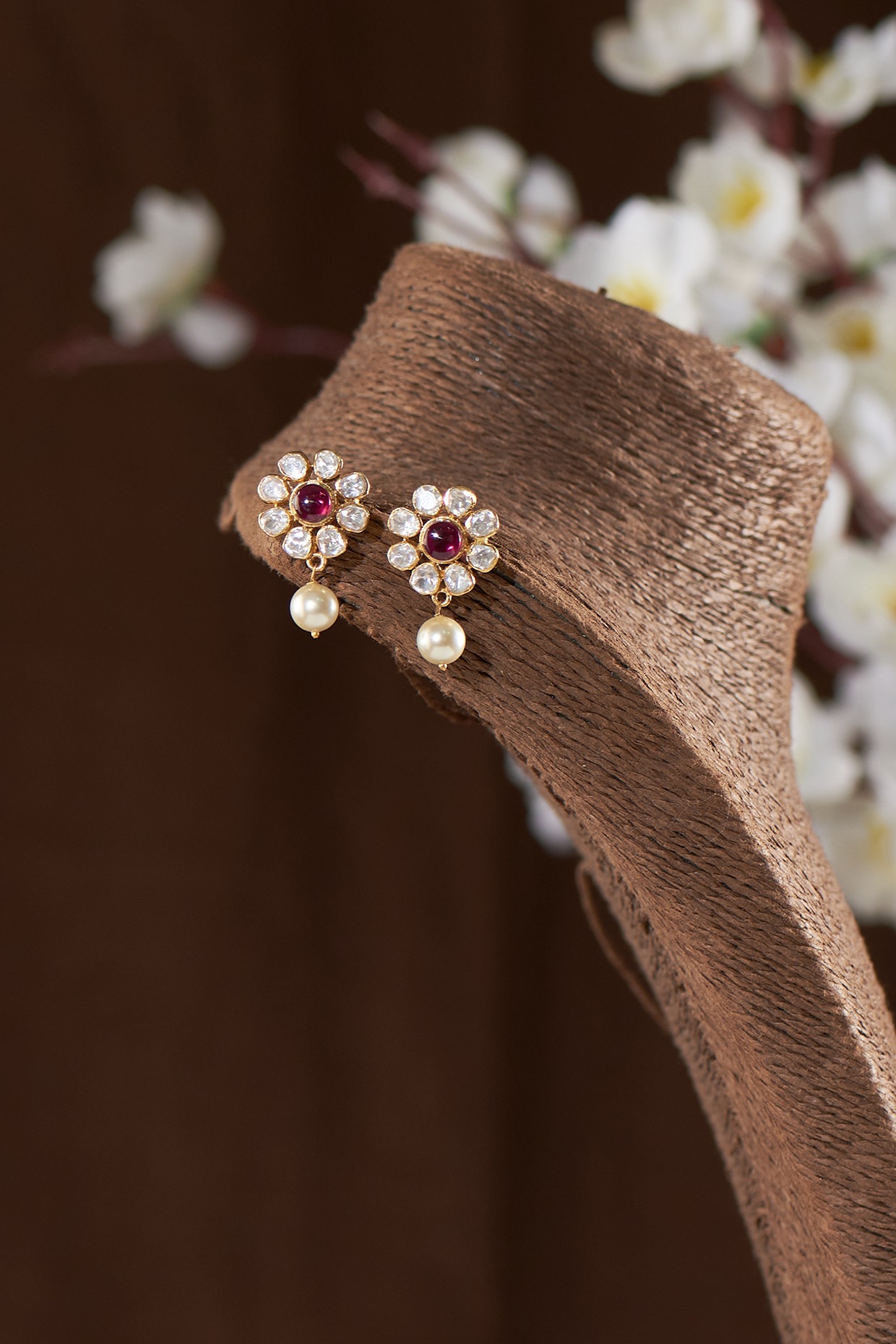 Buy 18Kt Diamond Emerald Jhumka Earrings 155VG3766 Online from Vaibhav  Jewellers