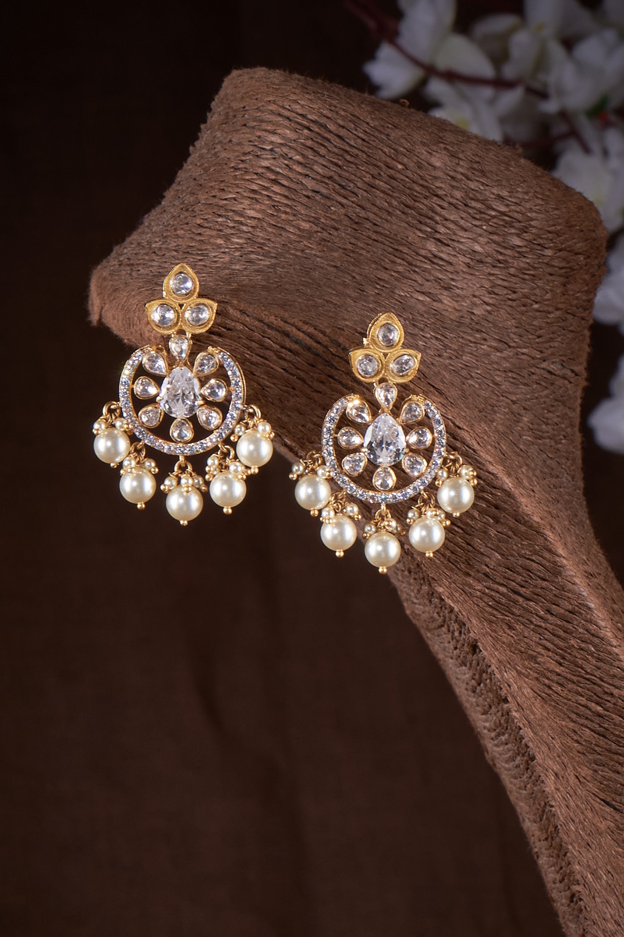 Gold-Plated & White Kundan Studded Crescent Shaped Chandbali Earrings With  Thikha Jewellery Set