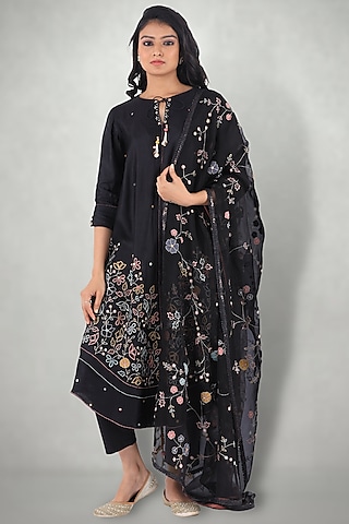 Black Linen Satin Floral Embroidered Kurta Set by I Am Design