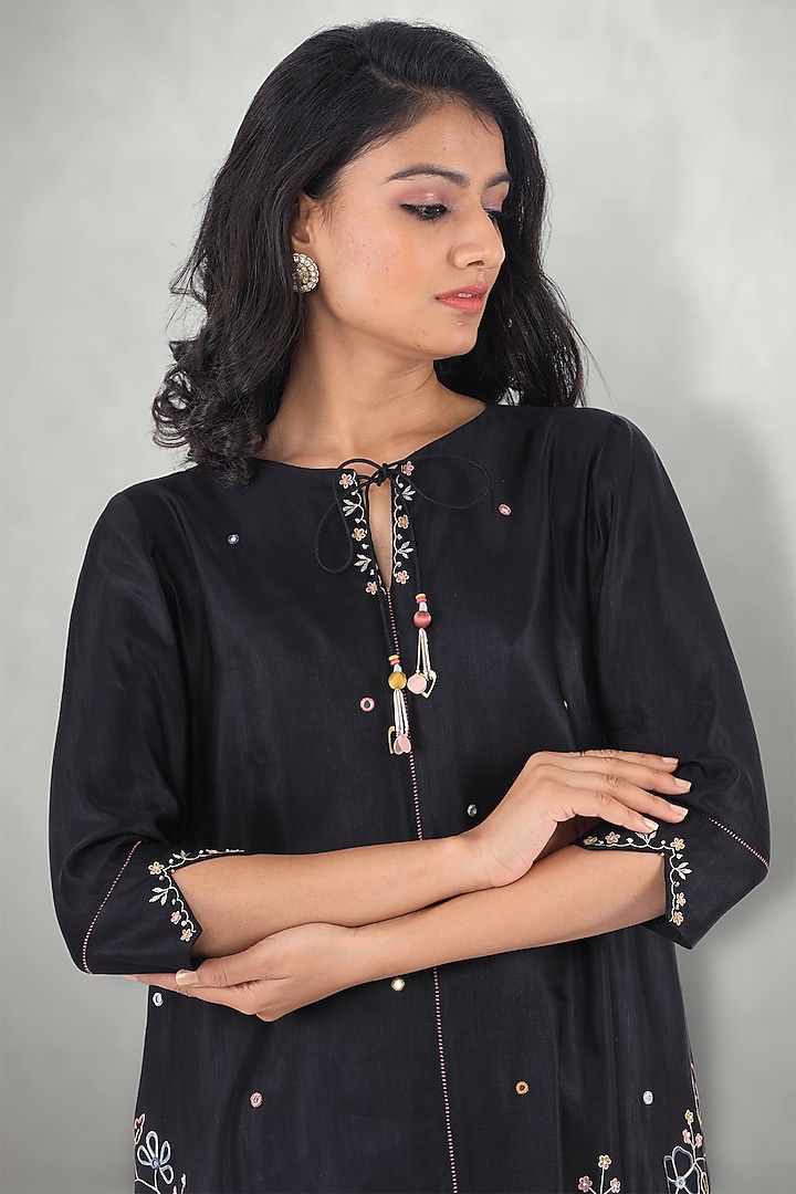 Black Linen Satin Floral Embroidered Kurta Set by I Am Design at Pernia's Pop Up Shop