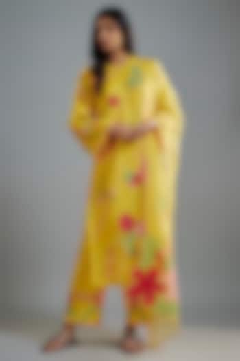 Mustard Silk Organza Floral Applique Layered Kurta Set by I AM DESIGN at Pernia's Pop Up Shop