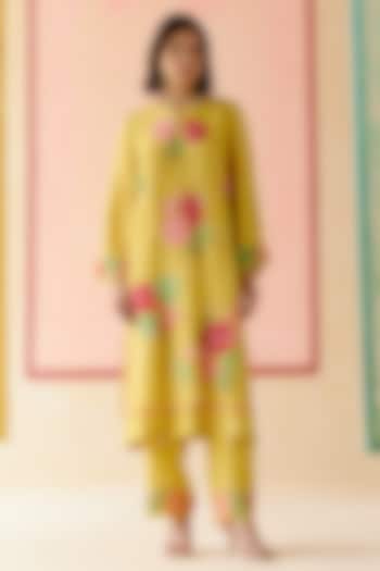 Mustard Silk Organza Floral Applique Work Kurta Set by I AM DESIGN at Pernia's Pop Up Shop