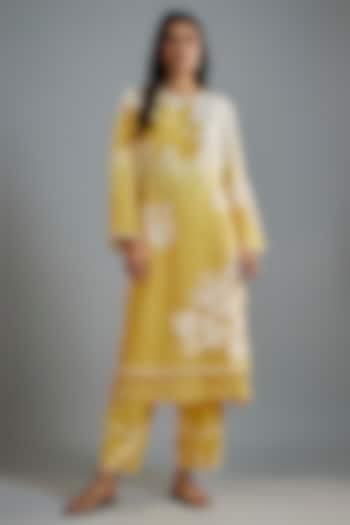 Mustard Ombre Silk Organza Floral Applique Layered Kurta Set by I AM DESIGN at Pernia's Pop Up Shop