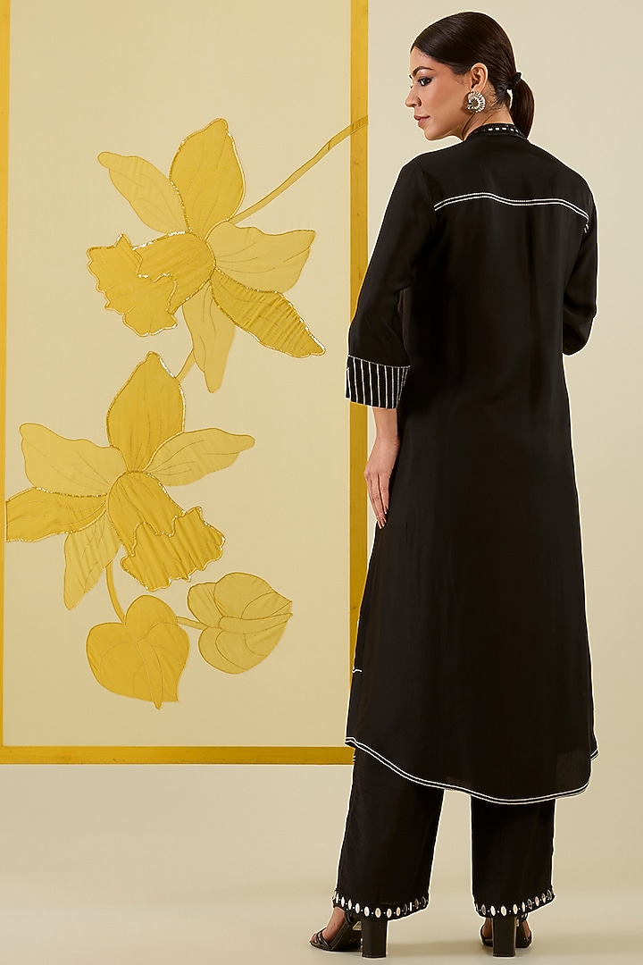 Black Silk Chanderi Floral Applique Work Kurta Set by I AM DESIGN at Pernia's Pop Up Shop